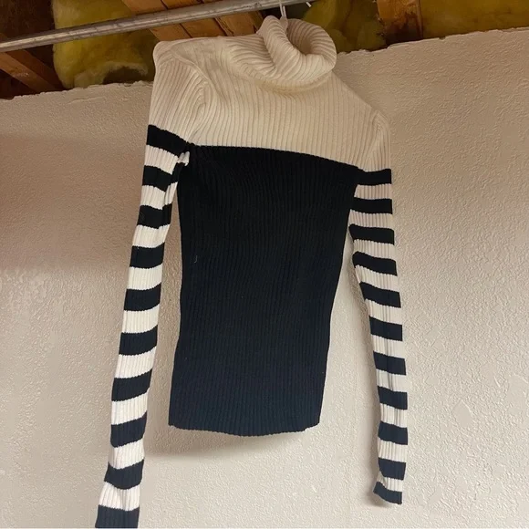 Sweater - Picture 2 of 2